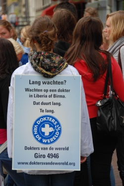 Doctors of the World: Waiting line