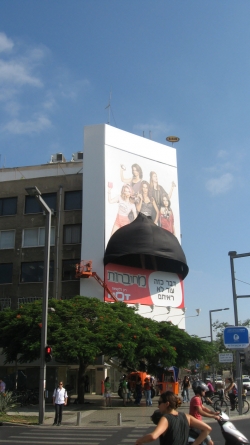 HOT cable TV: Revealing billboard