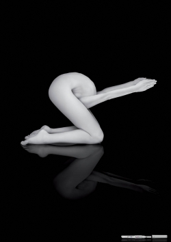 Exact Pregnancy Test: Pose three