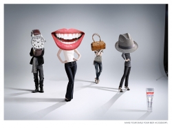 Colgate Max White On: Girl Accessories